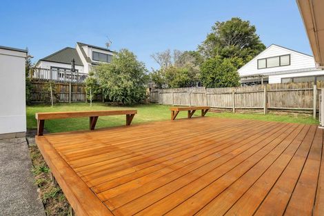 Photo of property in 2/8 Wykeham Place, Glenfield, Auckland, 0629