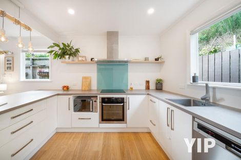Photo of property in 6 Royston Way, Newlands, Wellington, 6037