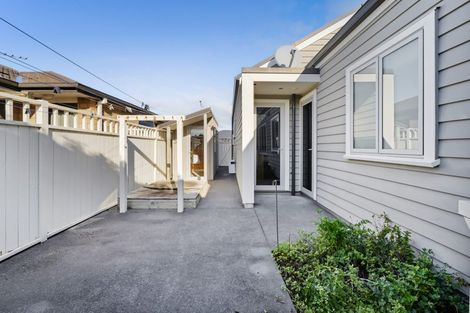Photo of property in 1 Gleneagles Way, Waiwhakaiho, New Plymouth, 4312