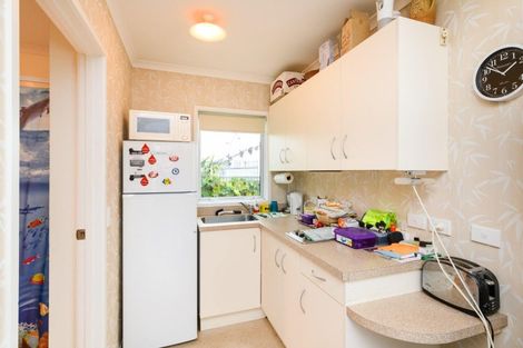 Photo of property in 7 Exeter Crescent, Takaro, Palmerston North, 4412