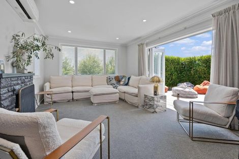 Photo of property in 5 Wallace Road, Mangere Bridge, Auckland, 2022