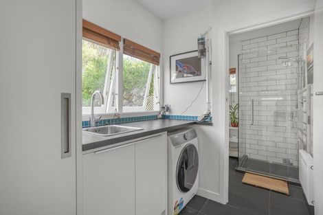 Photo of property in 25 Marine Parade, Eastbourne, Lower Hutt, 5013