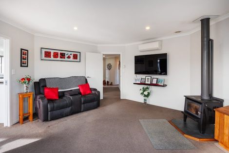 Photo of property in 12 Lorenzo Place, Kelvin Grove, Palmerston North, 4414