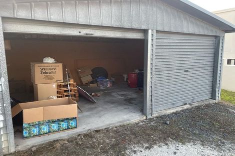 Photo of property in 2/119 Carlisle Road, Northcross, Auckland, 0632