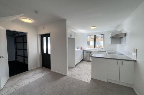 Photo of property in 4 Barnea Circle, Glen Eden, Auckland, 0602