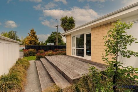 Photo of property in 2/57 Edward Avenue, Edgeware, Christchurch, 8013