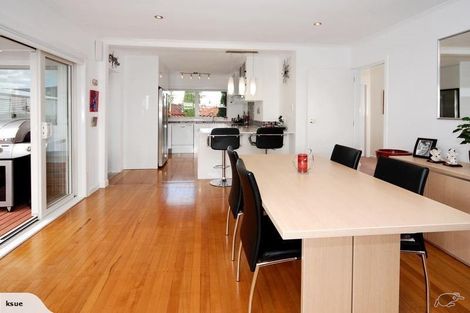 Photo of property in 1/74 Pupuke Road, Hillcrest, Auckland, 0627