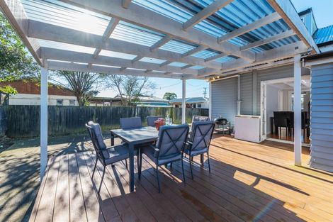 Photo of property in 13 Forest Hill Road, Henderson, Auckland, 0612