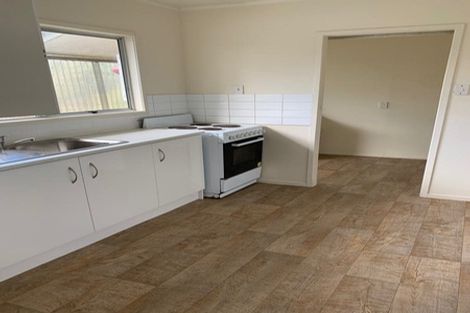 Photo of property in 12 Mile Place, Henderson, Auckland, 0612