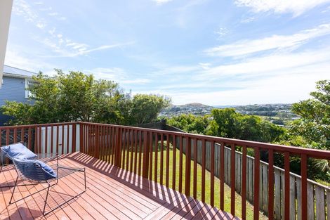 Photo of property in 8 Fitzpatrick Street, Newlands, Wellington, 6037