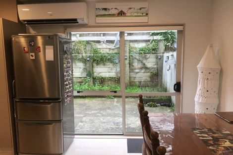 Photo of property in 33u2 Hiropi Street, Newtown, Wellington, 6021