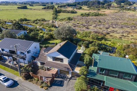 Photo of property in 12 Moana Street, Otaki Beach, Otaki, 5512