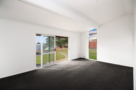 Photo of property in 16 Celeste Place, Totara Vale, Auckland, 0627