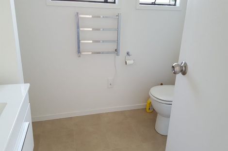 Photo of property in 31 Gladstone Road, Northcote, Auckland, 0627