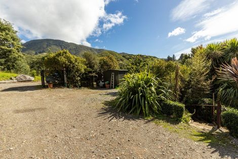 Photo of property in 16 Angle Street, Picton, 7220