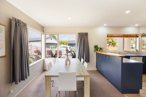 Photo of property in 19 Rothesay Place, Highbury, Palmerston North, 4412