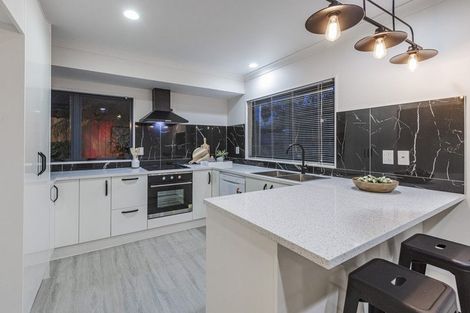 Photo of property in 12 Senator Drive, Manurewa, Auckland, 2105