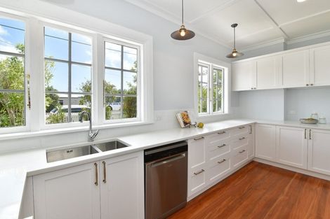 Photo of property in 72 Garfield Road, Helensville, 0800