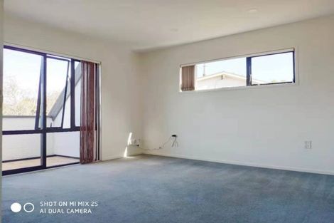 Photo of property in 10 Forsythe Place, Massey, Auckland, 0614