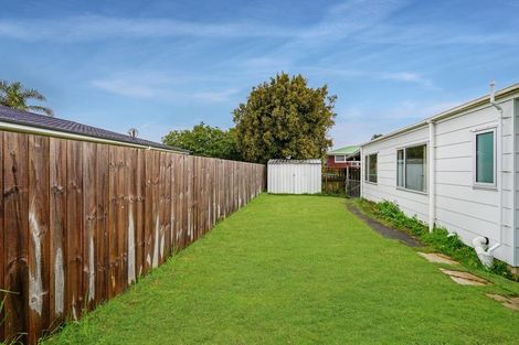 Photo of property in 17a/1 Tawa Road, Te Atatu Peninsula, Auckland, 0610