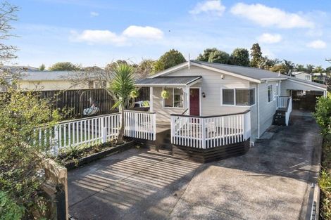Photo of property in 3 Helga Crescent, Te Atatu Peninsula, Auckland, 0610