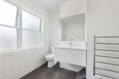 Photo of property in 54 Waiwaka Terrace, Strandon, New Plymouth, 4312