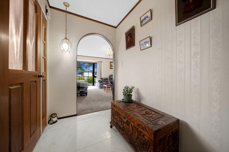 Photo of property in 11 Jessika Place, Conifer Grove, Takanini, 2112