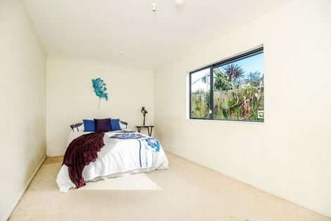 Photo of property in 43 Hereford Street, Te Atatu Peninsula, Auckland, 0610