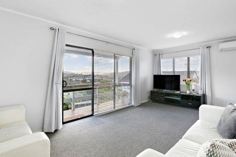 Photo of property in 15a Ngahere Views, Orewa, 0931