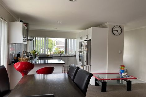 Photo of property in 8 Whekau Drive, Takanini, 2112