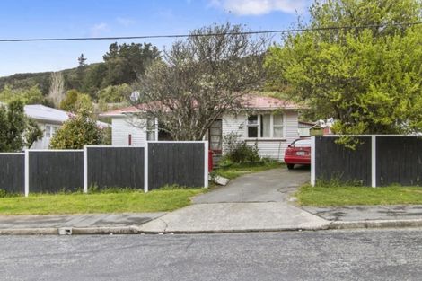 Photo of property in 7 Gardiner Grove, Wainuiomata, Lower Hutt, 5014