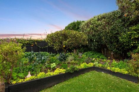 Photo of property in 22 John Dee Crescent, Red Beach, 0932