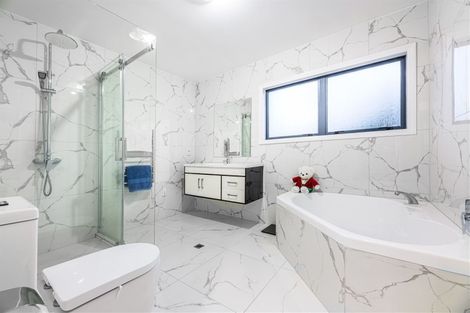 Photo of property in 10 San Pablo Way, Henderson, Auckland, 0612