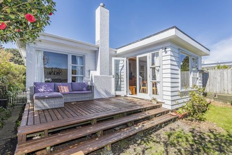 Photo of property in 54 Edinburgh Terrace, Berhampore, Wellington, 6023