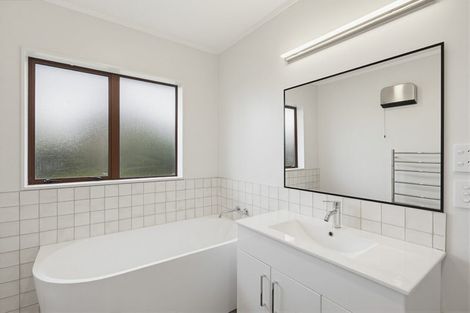 Photo of property in 4 Glen Loch Place, Paraparaumu, 5032