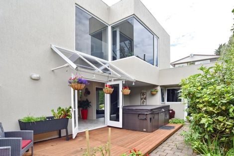 Photo of property in 2/11 Belleview Terrace, Mount Pleasant, Christchurch, 8081