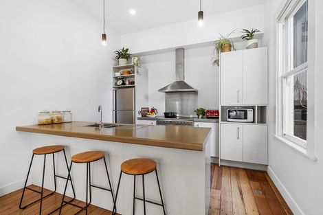 Photo of property in 17/3 Severn Street, Island Bay, Wellington, 6023