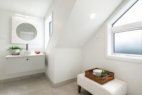 Photo of property in 1 William Bond Street, Stanley Point, Auckland, 0624