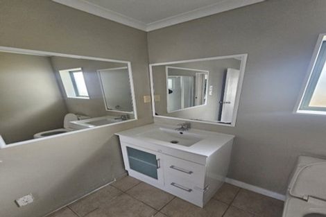 Photo of property in 86 Reeves Road, Pakuranga Heights, Auckland, 2010