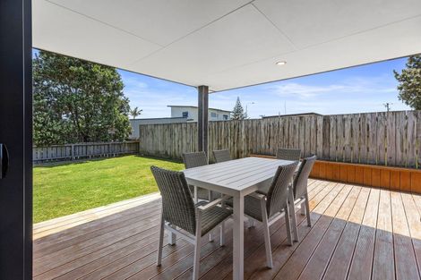 Photo of property in 15 Coprosma Close, Papamoa Beach, Papamoa, 3118