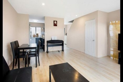 Photo of property in 30/3 Hulme Place, Henderson, Auckland, 0612