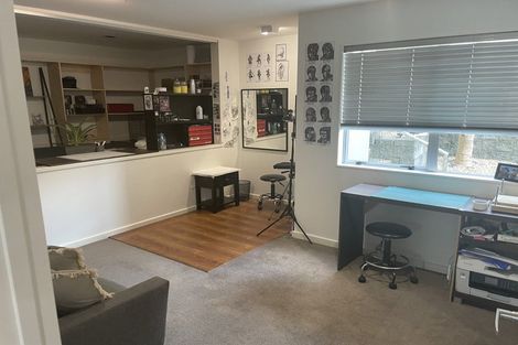 Photo of property in 17 Mansion Court, West Harbour, Auckland, 0618