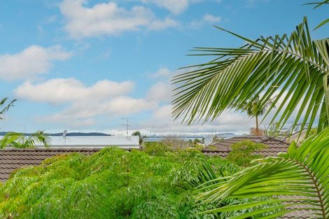 Photo of property in 2/10 Javelin Place, West Harbour, Auckland, 0618