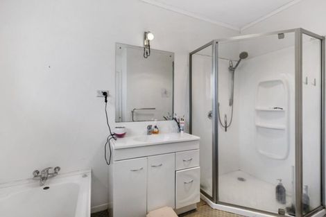 Photo of property in 1/69 Awaroa Road, Helensville, 0800