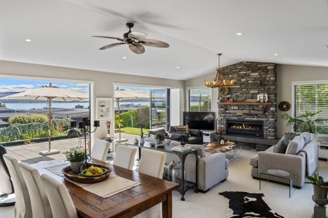 Photo of property in 29 Pukenamu Road, Rainbow Point, Taupo, 3330