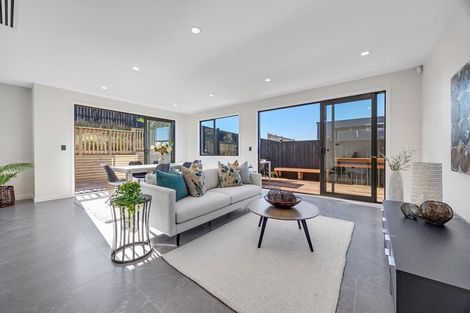Photo of property in 8 Koheru Place, Long Bay, 0630