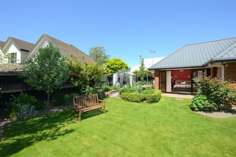 Photo of property in 23 Hatfield Place, Avonhead, Christchurch, 8042