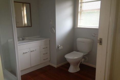Photo of property in 68 Gladstone Road, Northcote, Auckland, 0627
