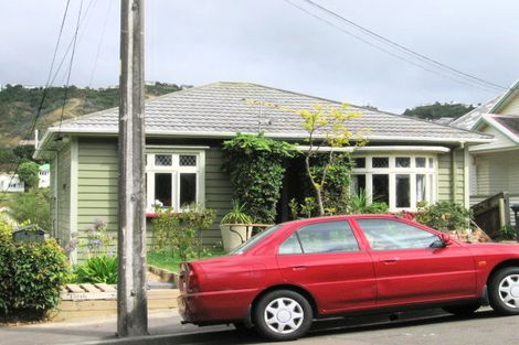 Photo of property in 4 Don Street, Island Bay, Wellington, 6023