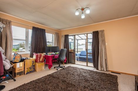 Photo of property in 26 Link Road, Newlands, Wellington, 6037